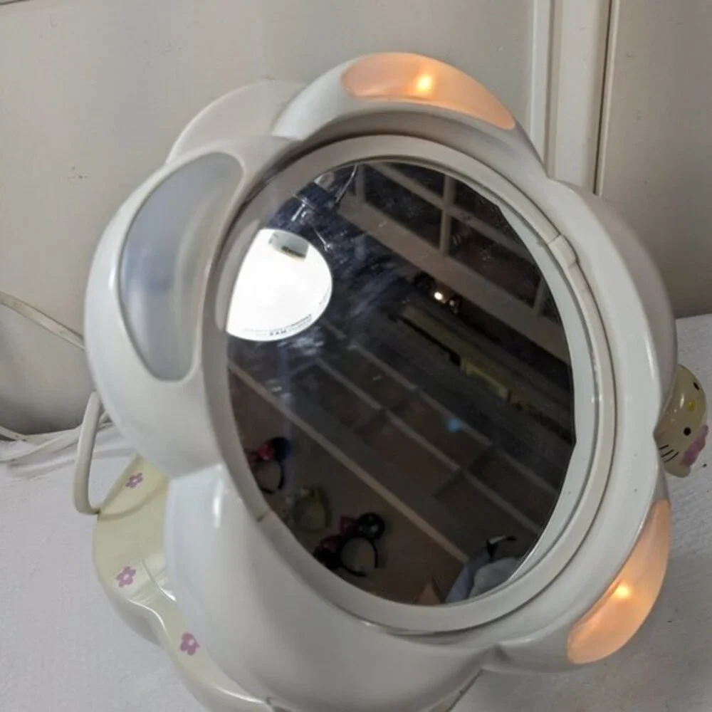 Hello Kitty Lighted Make-Up Mirror vanity magnifying electric‎ folding Emerson